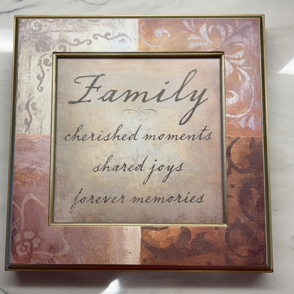 Family quote frame.